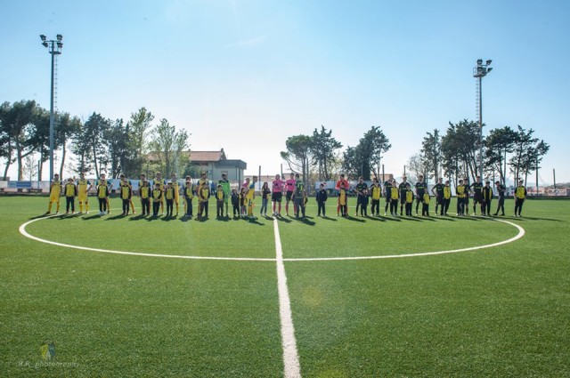 Ingresso in campo di Camerano-Atletico Alma